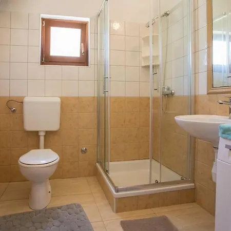 Semesterbostad Casa Ivana Karojba